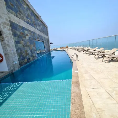 Beachfront Luxurious Apartment, Palmetto Beach